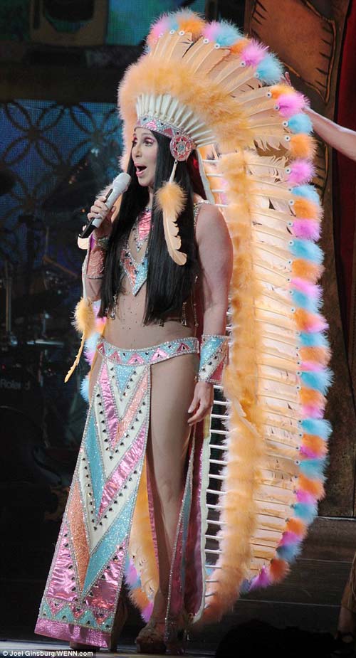 67 tuổi, diva Cher vẫn gây sốc - 10