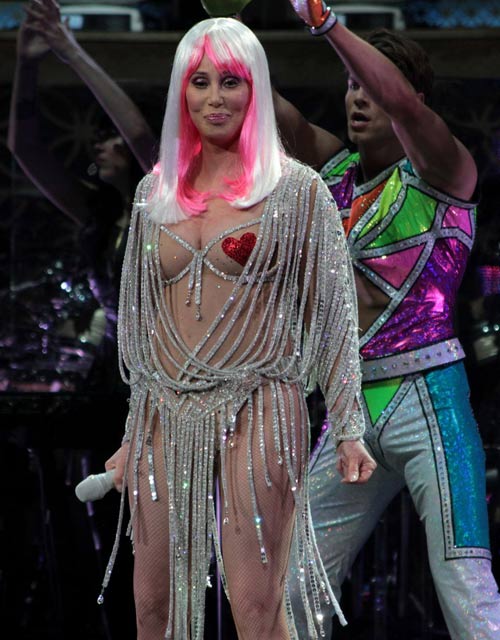 67 tuổi, diva Cher vẫn gây sốc - 2
