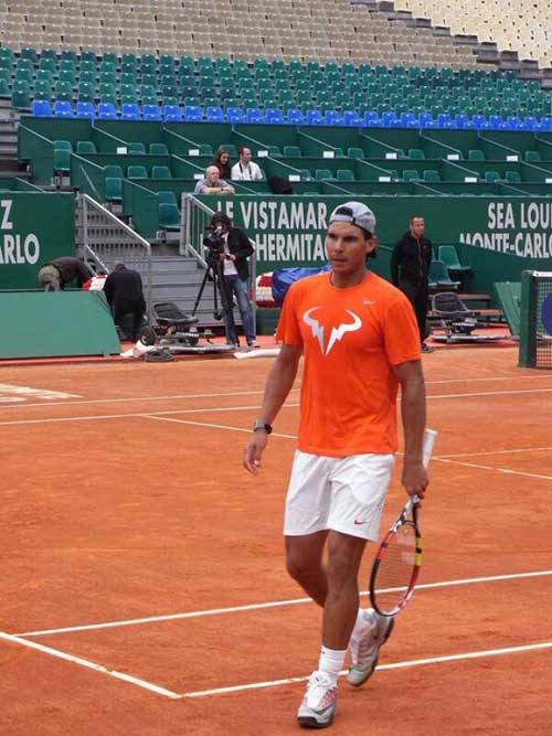 Nadal bất ngờ đổi vợt mới trong mùa đất nện - 1