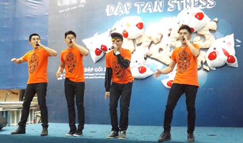 Giới trẻ TPHCM và trận "gối chiến" nhớ đời - 4