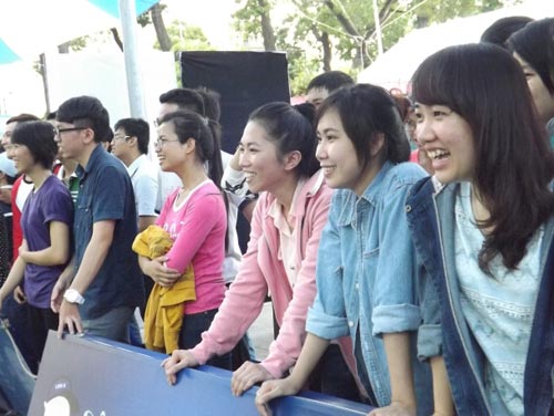 Giới trẻ TPHCM và trận "gối chiến" nhớ đời - 12