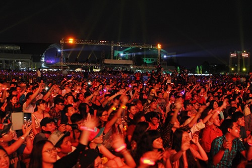 Khán giả Việt lấn rào vì Quán quân X Factor Anh - 12