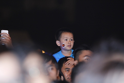 Khán giả Việt lấn rào vì Quán quân X Factor Anh - 18