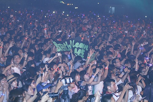 Khán giả Việt lấn rào vì Quán quân X Factor Anh - 11