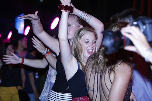 Khán giả Việt lấn rào vì Quán quân X Factor Anh - 15