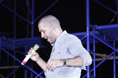 Khán giả Việt lấn rào vì Quán quân X Factor Anh - 4