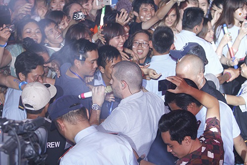 Khán giả Việt lấn rào vì Quán quân X Factor Anh - 5