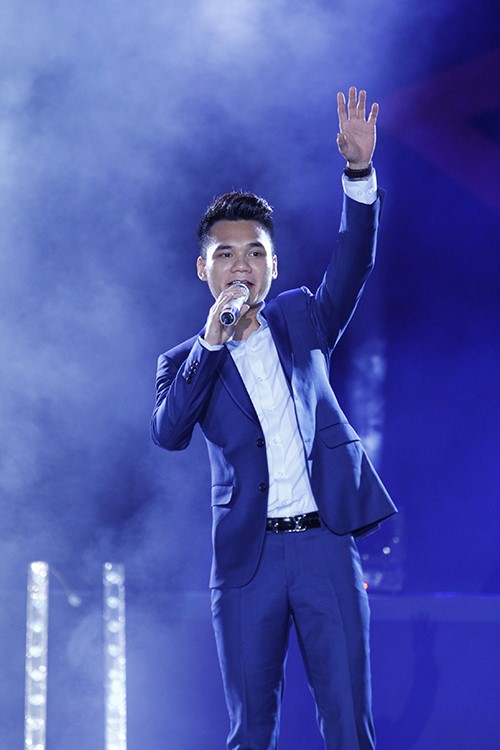 Hoàng Thùy Linh tỏa sức nóng trong đêm - 8