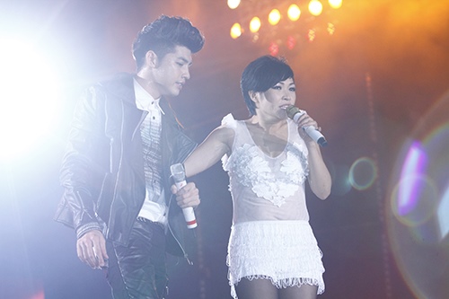 Hoàng Thùy Linh tỏa sức nóng trong đêm - 3