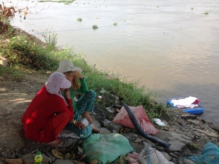Xé lòng nhìn thi thể bé 3 tuổi trôi trên sông Sài Gòn - 1