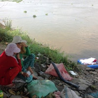 Tin tức trong ngày - Xé lòng nhìn thi thể bé 3 tuổi trôi trên sông Sài Gòn