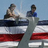 Tin tức trong ngày - Mỹ "rửa tội" cho tàu khu trục tàng hình 3 tỷ USD