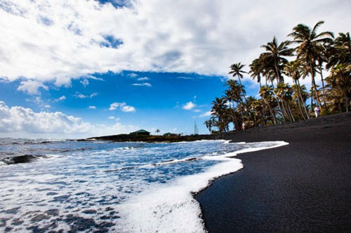 10 bãi biển cát đen ấn tượng nhất thế giới - 1