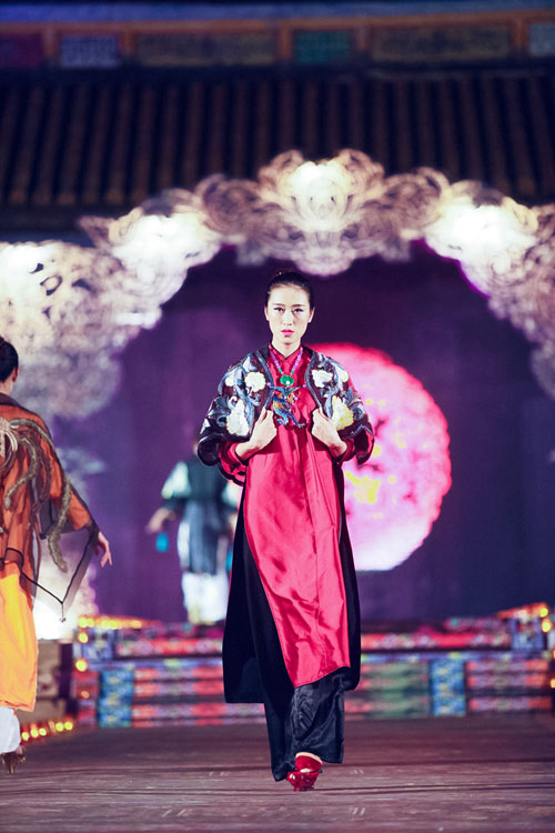 Mãn nhãn ngắm thiết kế áo dài tại Festival Huế - 7