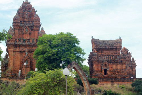 Hành trình núi, gió, cát, sóng và đền tháp Champa - 10