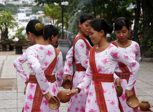 Hành trình núi, gió, cát, sóng và đền tháp Champa - 4