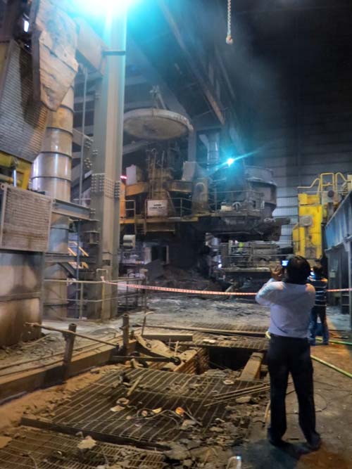 Vụ nổ nhà máy thép: Bắt đầu khám nghiệm - 1