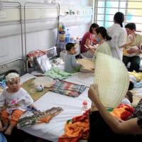 Tin tức trong ngày - Bệnh nhi sởi tăng kỉ lục, nằm tràn phòng bác sĩ