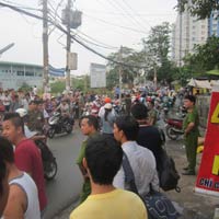 Tin tức trong ngày - Nam thanh niên chết gục bên cạnh xe máy