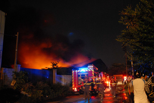 Khói lửa đỏ rực tại Khu xử lý chất thải rắn - 2