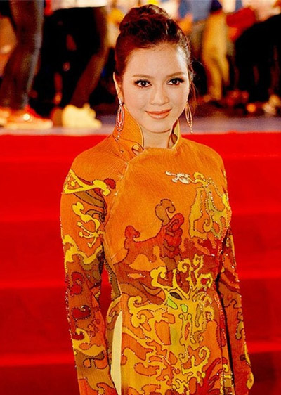 Xem người đẹp xử trí khi tuột cúc áo - 5