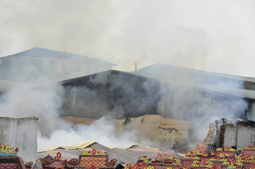 Chùm ảnh: Toàn cảnh vụ cháy kho ở KCN Vĩnh Tuy - 1