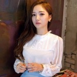 Thời trang công sở - Nữ công sở &quot;táo bạo&quot; với áo ren