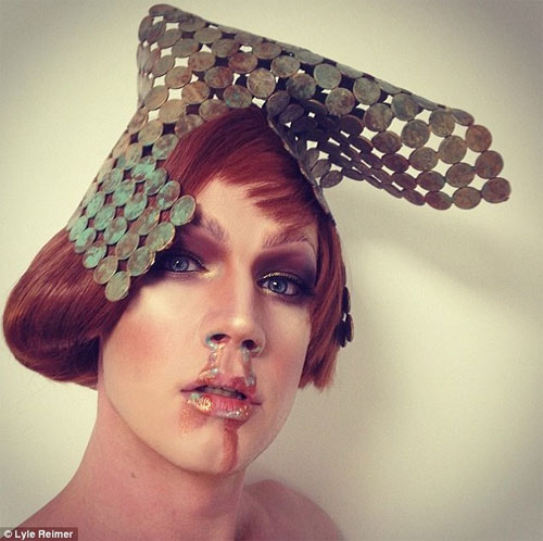 Chàng trai nổi tiếng nhờ trang điểm kỳ quặc - 8