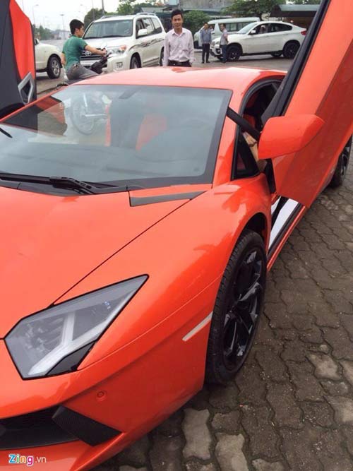 Lamborghini aventador màu cam bất ngờ về quảng ninh