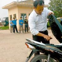 Pháp luật - Xưng là chủ tịch xã, 'cướp' điện thoại của nhà báo