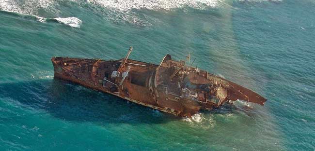Trong vòng 48 giờ đầu mắc cạn, những con sóng hung dữ của Đại Tây Dương đã đập vào con thuyền và phá vỡ phần dưới ống khói của con tàu. Phần đuôi tàu bị sụp đổ hoàn toàn và chìm vào năm 1996, trong khi phần mũi tàu vẫn còn nguyên vẹn.
