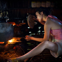 Cười 24h - "Hoa hậu tại gia" làm thơ lúc nấu cơm, rửa bát