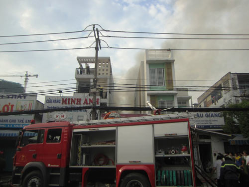 Cháy nhà gần Chợ Lớn, 2 người tử vong - 1