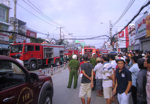 Cháy nhà gần Chợ Lớn, 2 người tử vong - 3