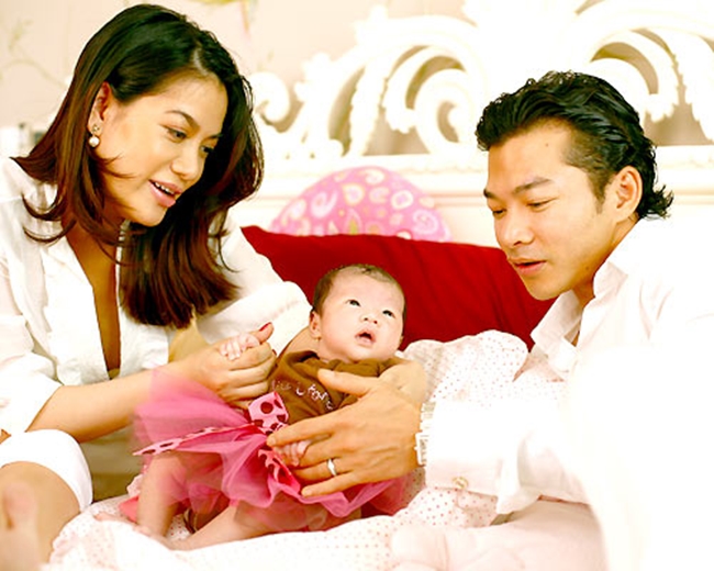 Sau 3 năm kết hôn, tháng 11/2008, vợ chồng Trương Ngọc Ánh và Trần Bảo Sơn đón con gái đầu lòng - Bảo Tiên chào đời.
