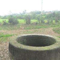 Pháp luật - Người mẹ thừa nhận ném con gái xuống giếng làng