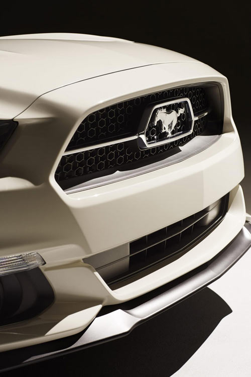 Ford Mustang 50 Year Limited Edition trình làng - 9
