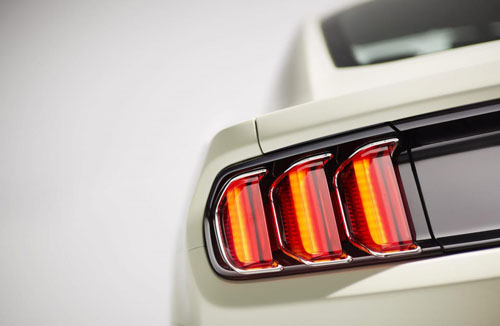 Ford Mustang 50 Year Limited Edition trình làng - 10