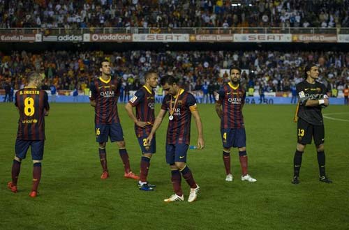 Fan tung hô Real-Bale, thất vọng Barca-Messi - 1