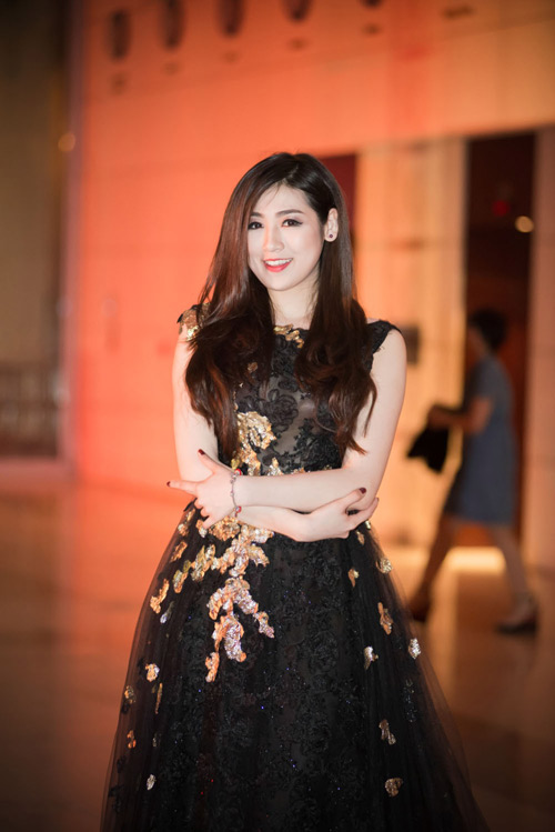 Tú Anh và Khánh My diêm dúa đi xem ca nhạc - 2