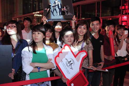 Tú Anh và Khánh My diêm dúa đi xem ca nhạc - 10