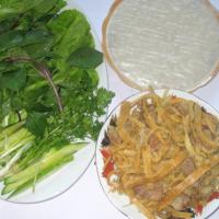 Ẩm thực - Nhớ món “bánh tráng cuốn măng” mẹ nấu