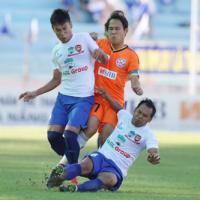 Bóng đá - Sôi động V-League 19/4: Trả giá đắt