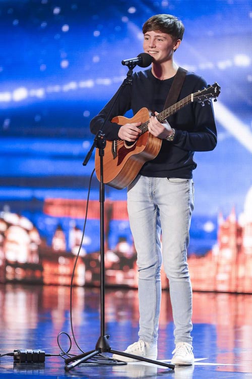 Cậu bé 11 tuổi phóng dao "náo loạn" Britain’s Got Talent - 3