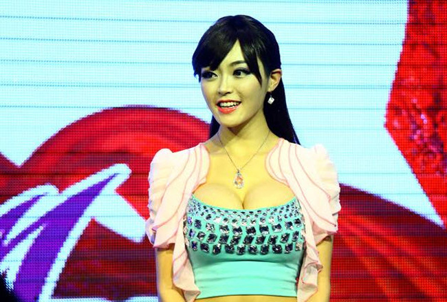 Cuộc thi ngực đẹp quốc tế được tổ chức tại Thiểm Tây, Trung Quốc đã gây nên nhiều tranh cãi. Vào ngày 18/4 vừa qua, cuộc họp báo đầu tiên về cuộc thi này đã được tổ chức ở Tây An.
