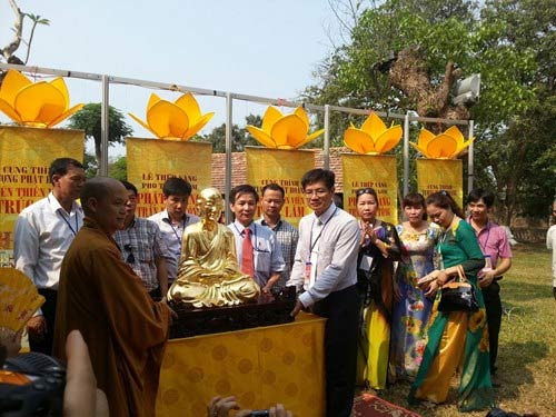 TT- Huế: Nêm 1,5 cây vàng lên tượng Phật - 1