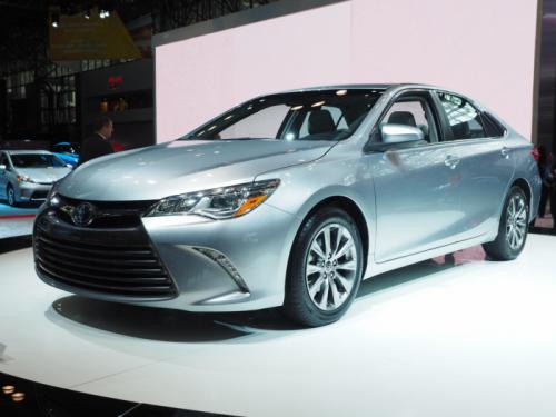 Toyota Camry 2015: Chiếc sedan đáng giá - 1