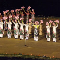 Tin tức trong ngày - Bế mạc Festival Huế 2014: Văn hóa năm châu hội tụ