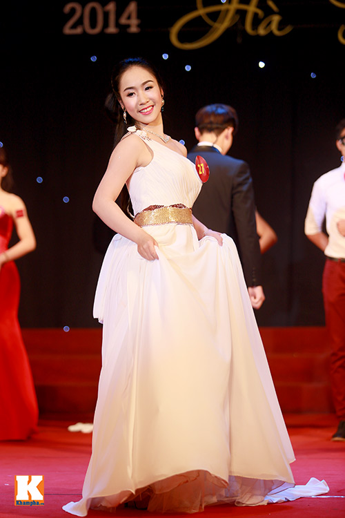 Nữ sinh Duyên dáng Hà thành yêu kiều với đầm dạ hội - 4