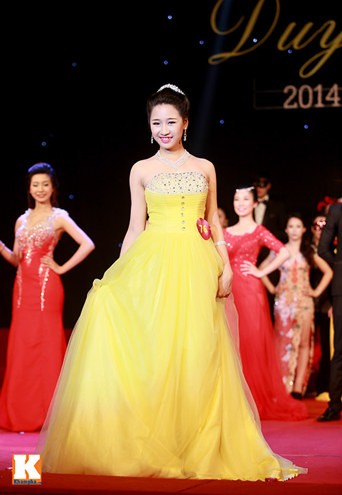 Nữ sinh Duyên dáng Hà thành yêu kiều với đầm dạ hội - 12